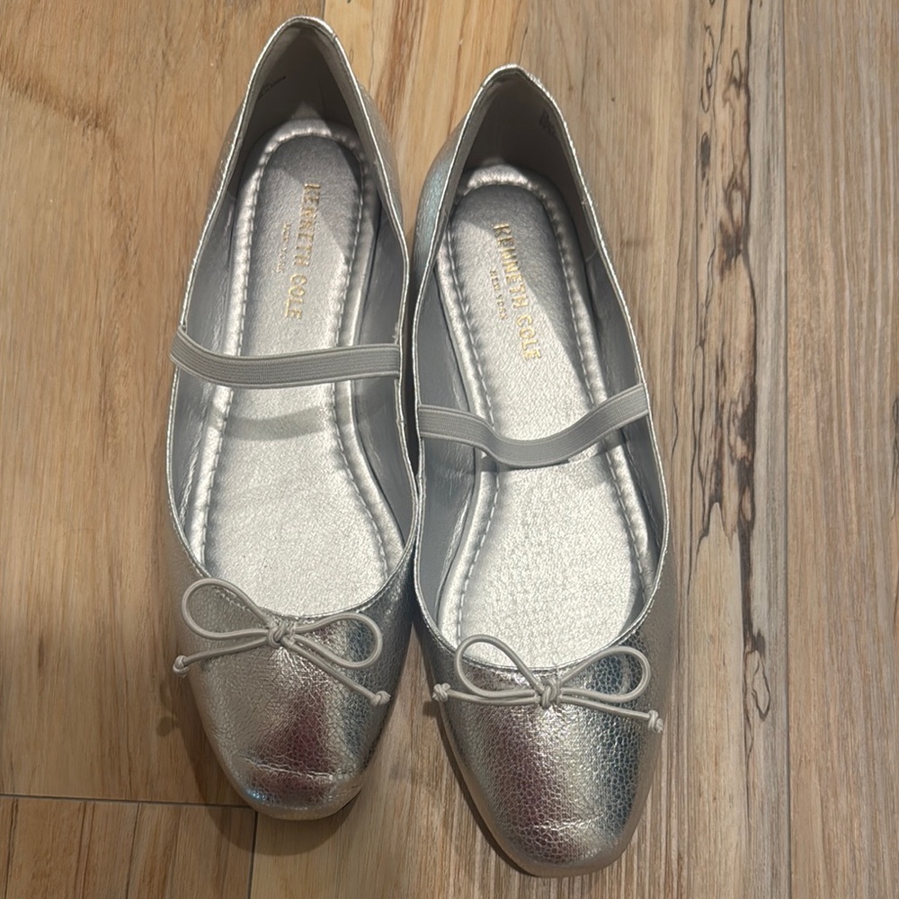 Kenneth Cole Silver Metallic Ballet Flats with Bow